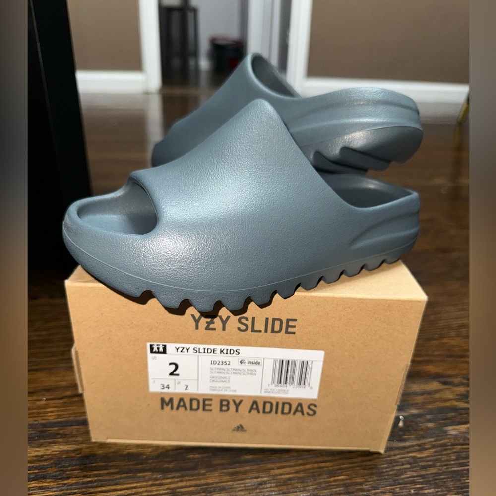 Yeezy kids slide slate marine color